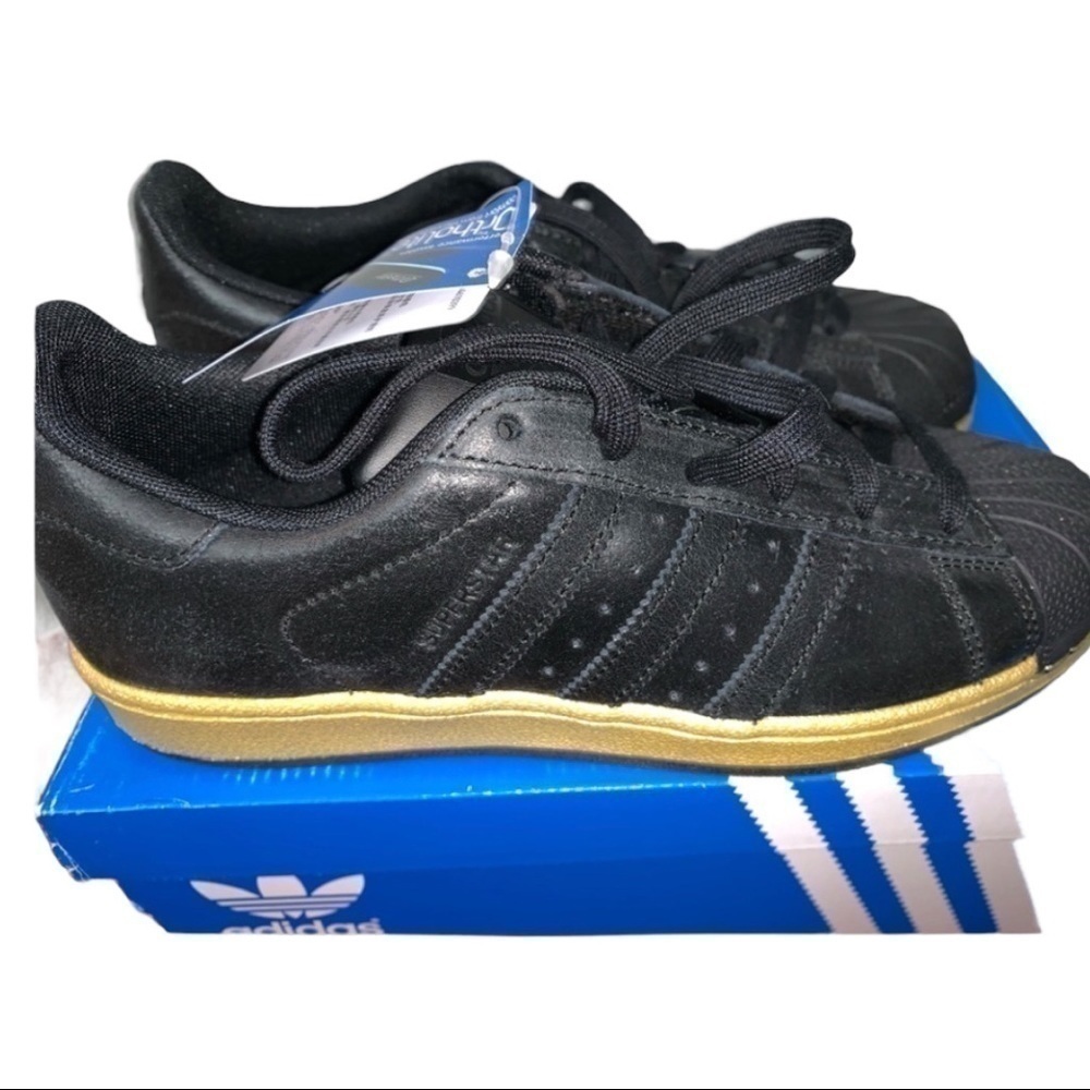 ADIDAS Superstar Originals Size 7 Women /Size 5.5 Boys New With Box Black & Gold - Picture 3 of 7